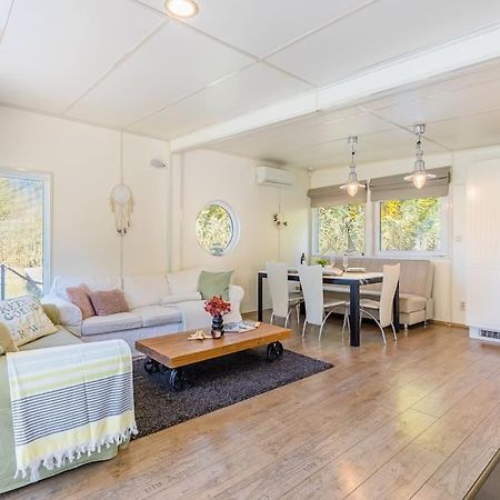 Ocarujuci Houseboat Na Dunaji 布拉迪斯拉发 外观 照片