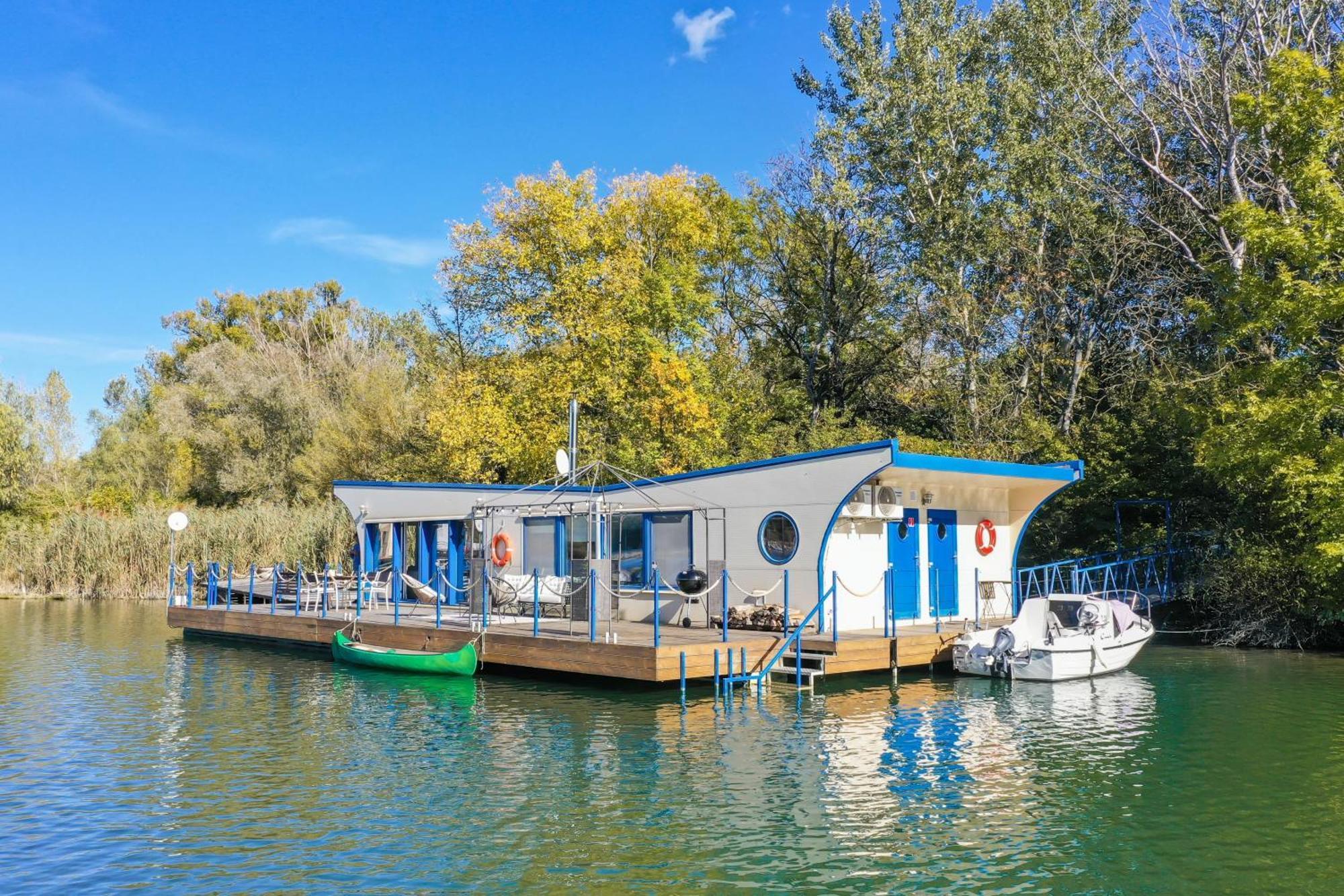 Ocarujuci Houseboat Na Dunaji 布拉迪斯拉发 外观 照片