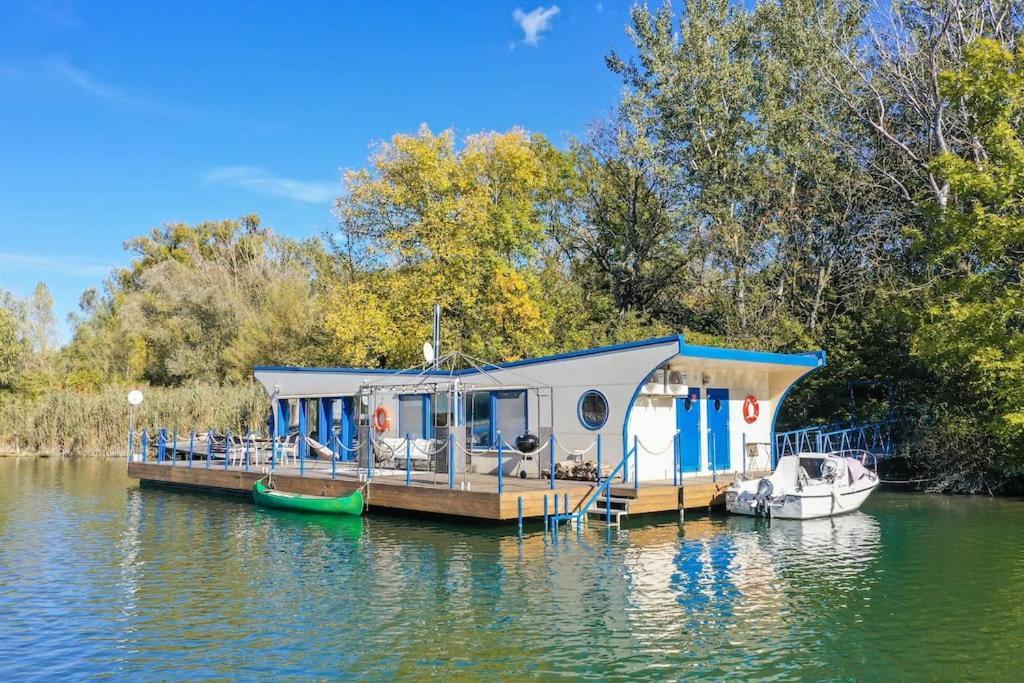 Ocarujuci Houseboat Na Dunaji 布拉迪斯拉发 外观 照片