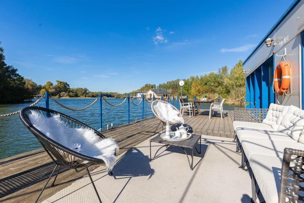 Ocarujuci Houseboat Na Dunaji 布拉迪斯拉发 外观 照片