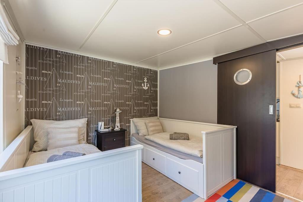Ocarujuci Houseboat Na Dunaji 布拉迪斯拉发 外观 照片