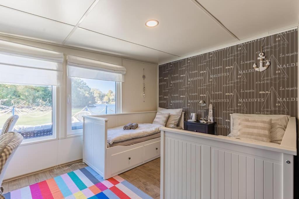 Ocarujuci Houseboat Na Dunaji 布拉迪斯拉发 外观 照片