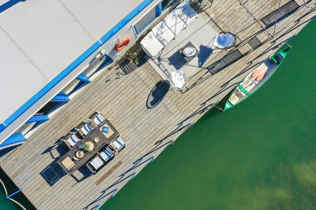 Ocarujuci Houseboat Na Dunaji 布拉迪斯拉发 外观 照片