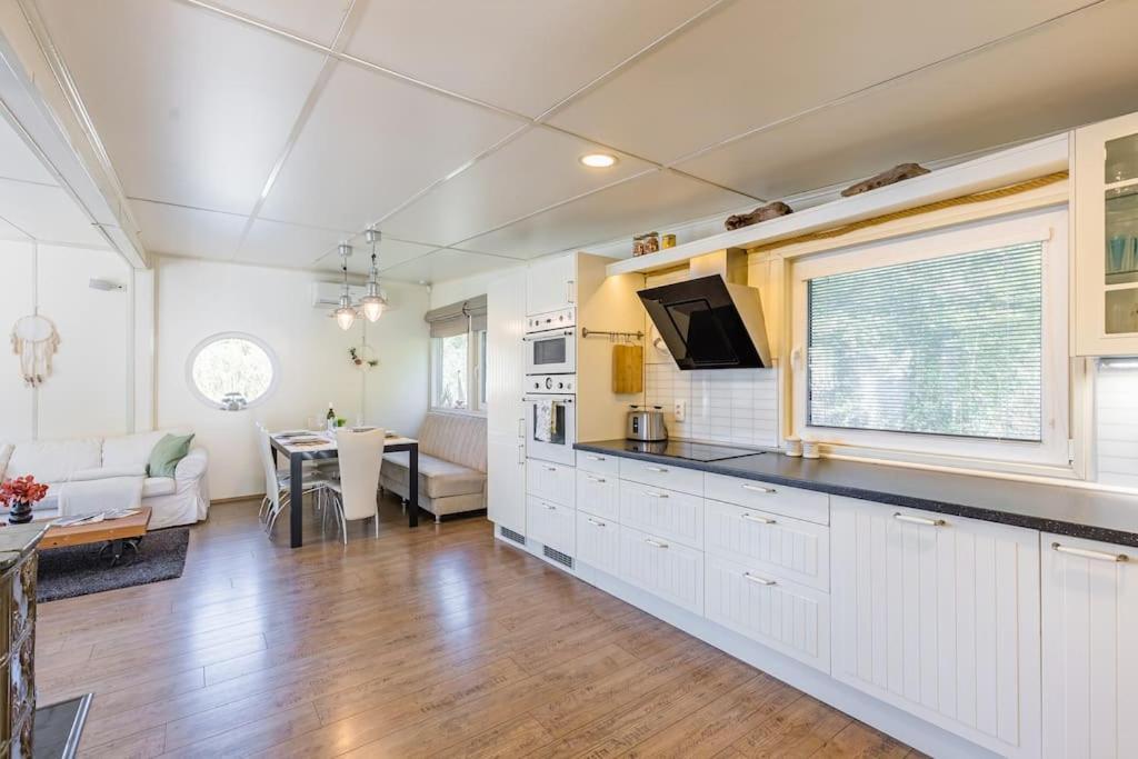 Ocarujuci Houseboat Na Dunaji 布拉迪斯拉发 外观 照片